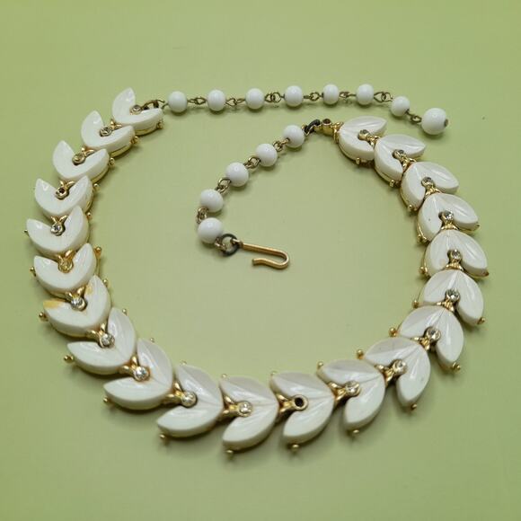 Vintage White Lucite Choker Necklace, Gold Tone, 1950s, 15 1/2 Inches - Picture 9 of 12
